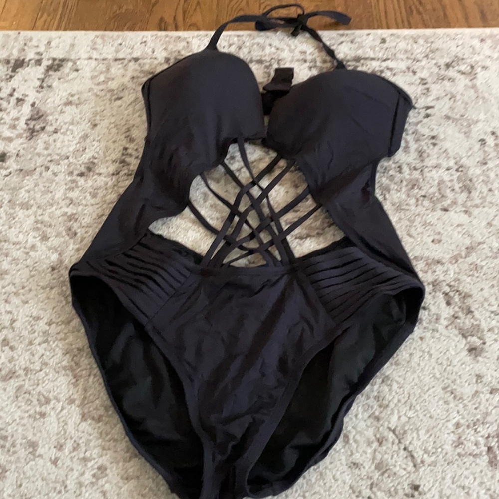 Cut out black one piece swim